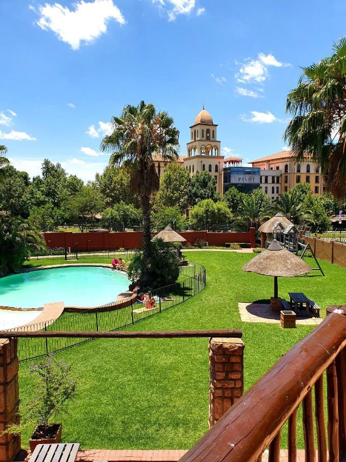 Merry Monte Casino Lodge House In Fourways Sandton Buitenkant foto